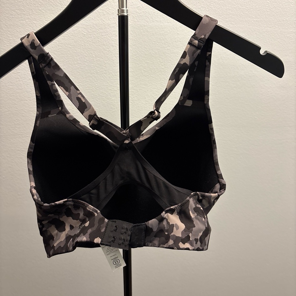 Athleta Black and Gray Camo Sports Bra - Picture 4 of 4